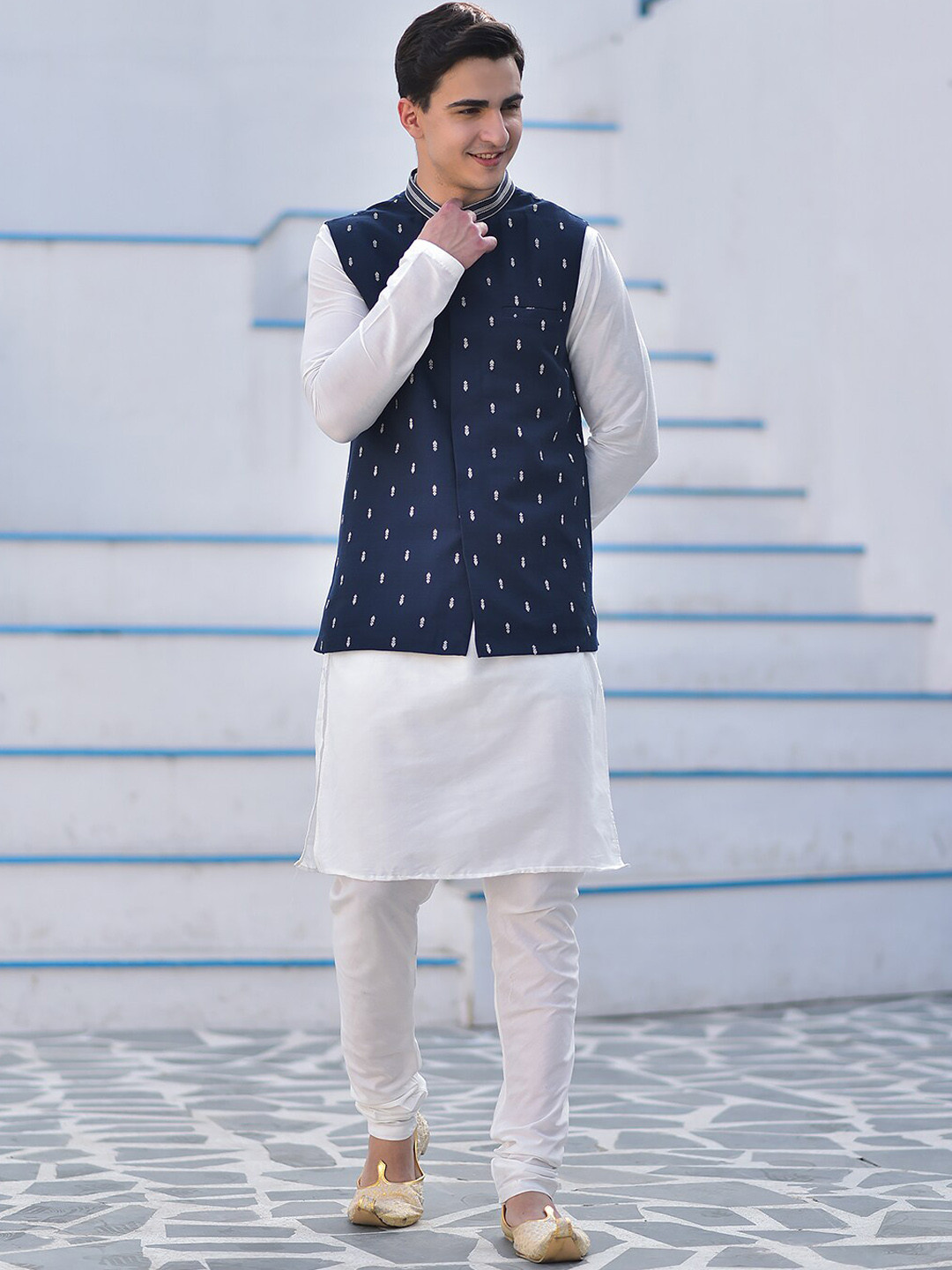 

HOUSE OF DEYANN Ethnic Motifs Regular Kurta With Churidar & Woven Design Nehru Jacket, Navy blue