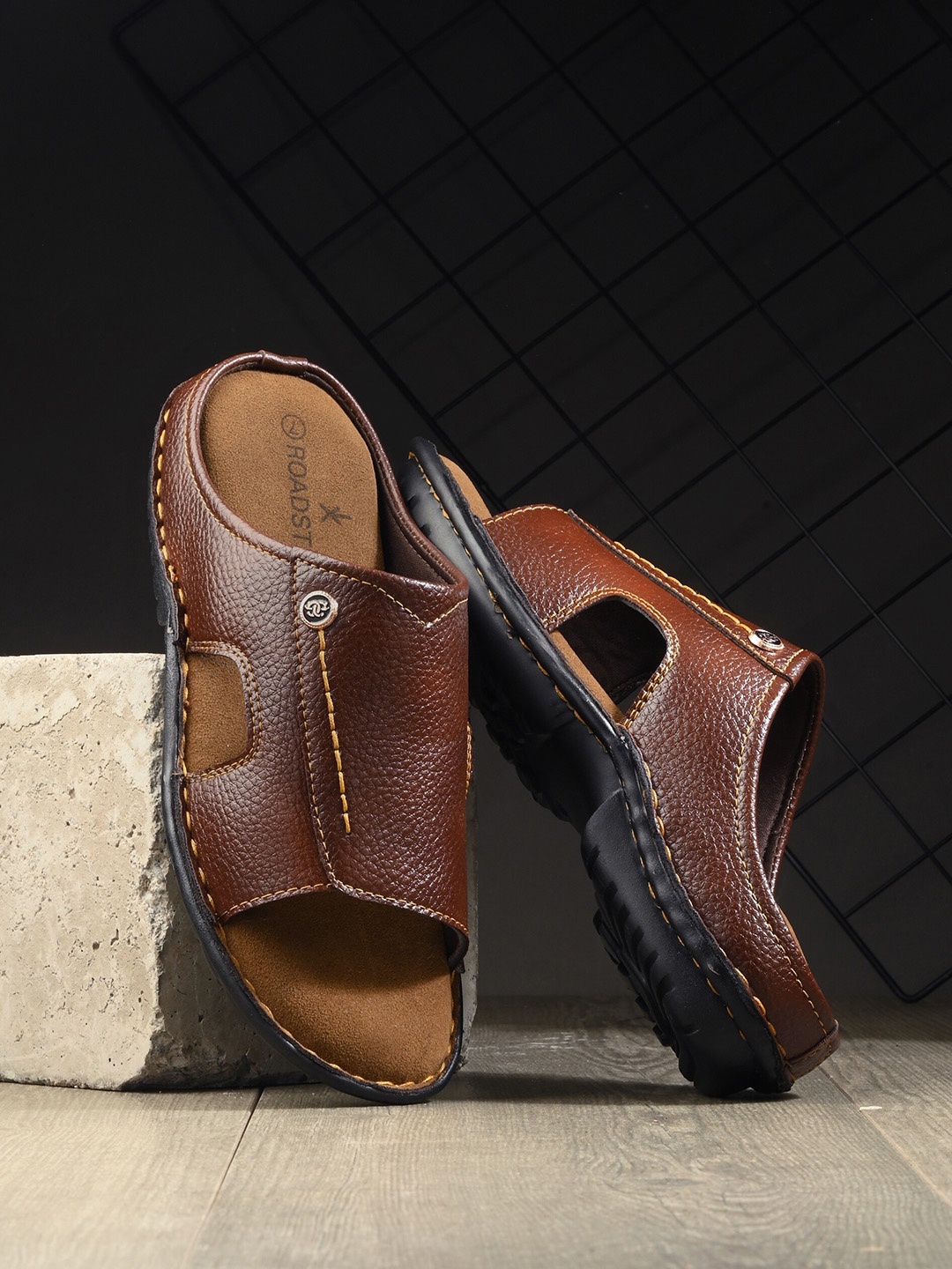 

The Roadster Lifestyle Co. Men Comfort Sandals, Brown