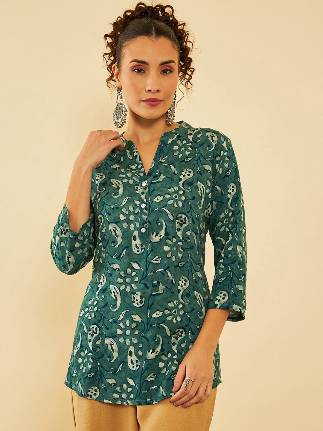 

Soch Green Ethnic Motif Printed Mandarin Collar Tunic