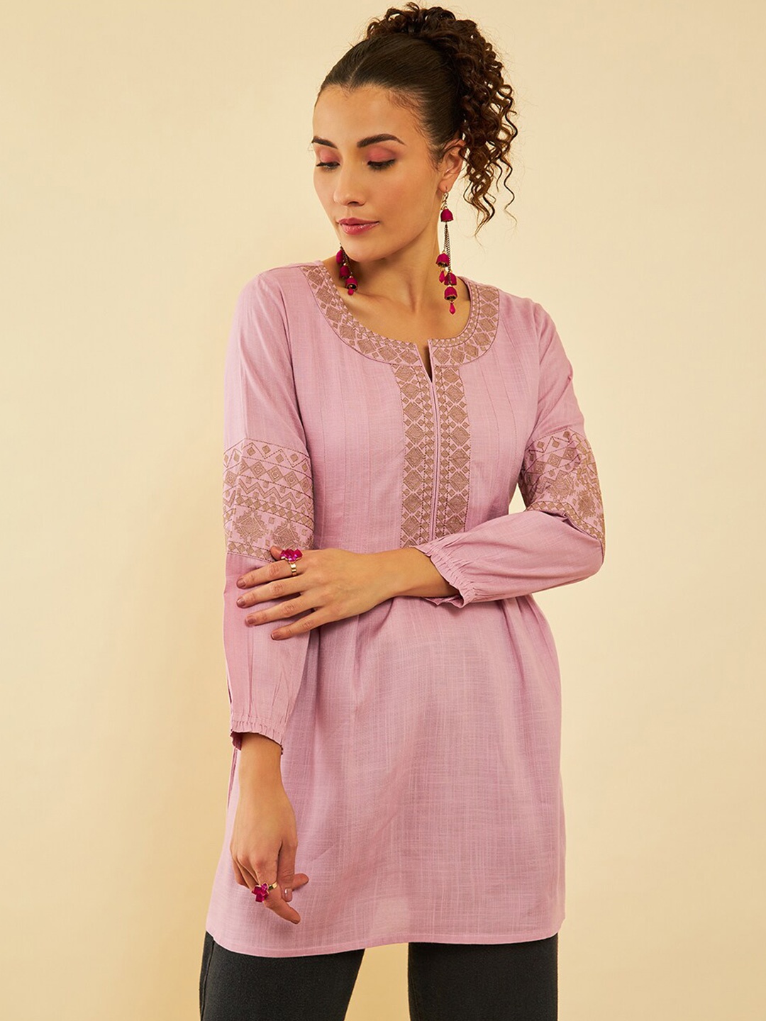 

Soch Ethnic Motifs Embroidered Round Neck Tunic, Purple