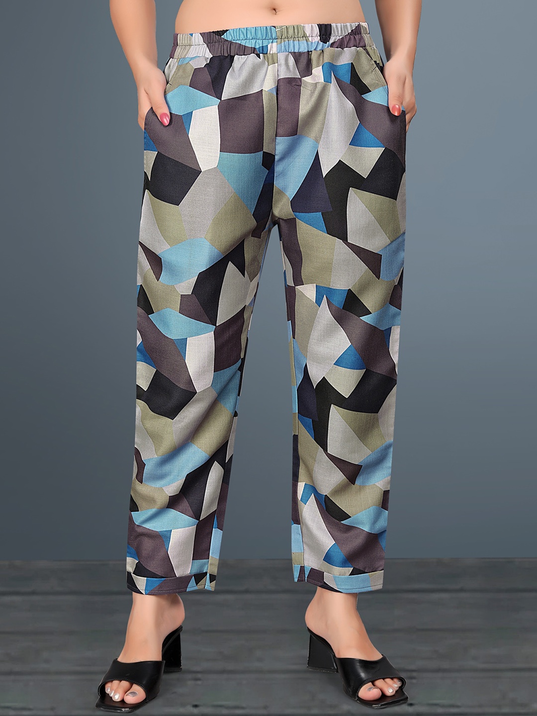 

Wuxi Women Geometric Printed Relaxed Easy Wash Cotton Trousers, Grey