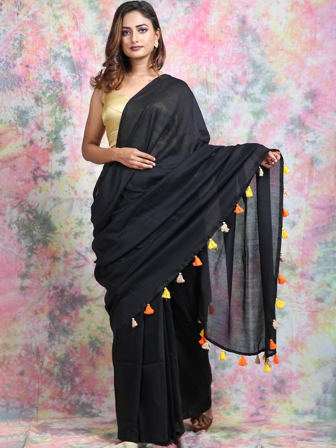 

Charukriti Embellished Pure Cotton Saree, Black