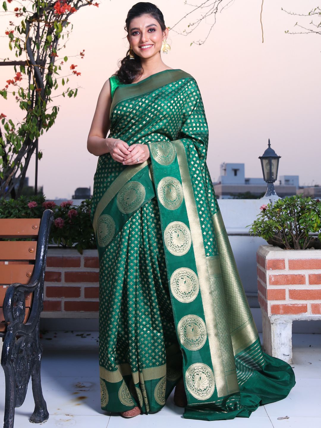 

Charukriti Ethnic Motif Woven Design Brocade Zari Saree, Green