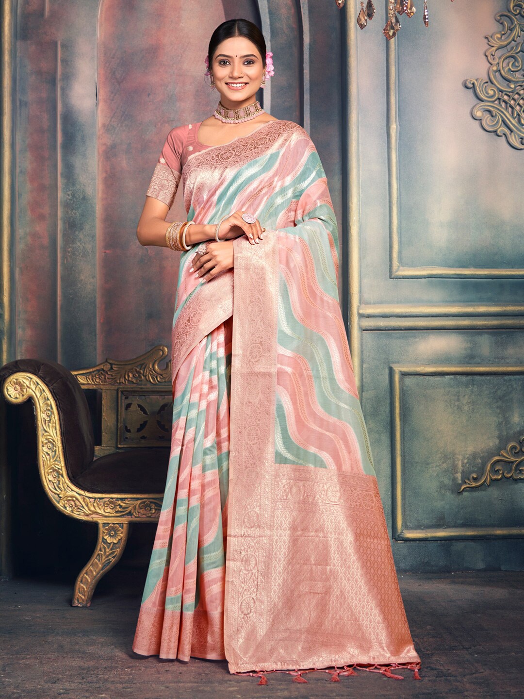 

SANGAM PRINTS Abstract Woven Design Zari Saree, Pink