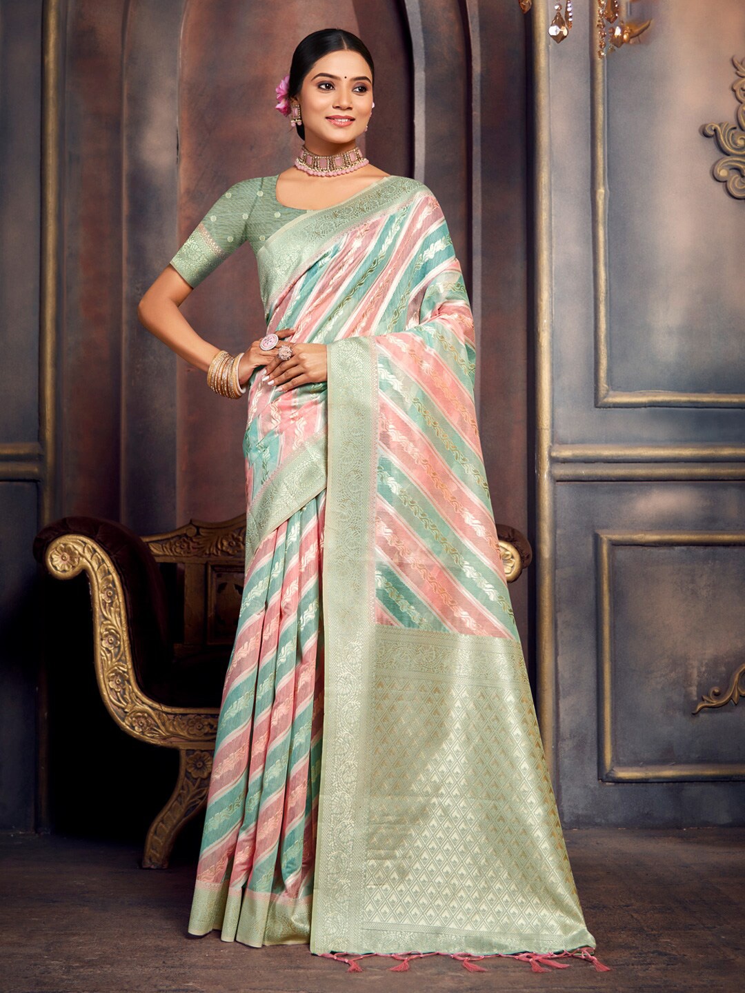 

SANGAM PRINTS Striped Woven Design Zari Saree, Green