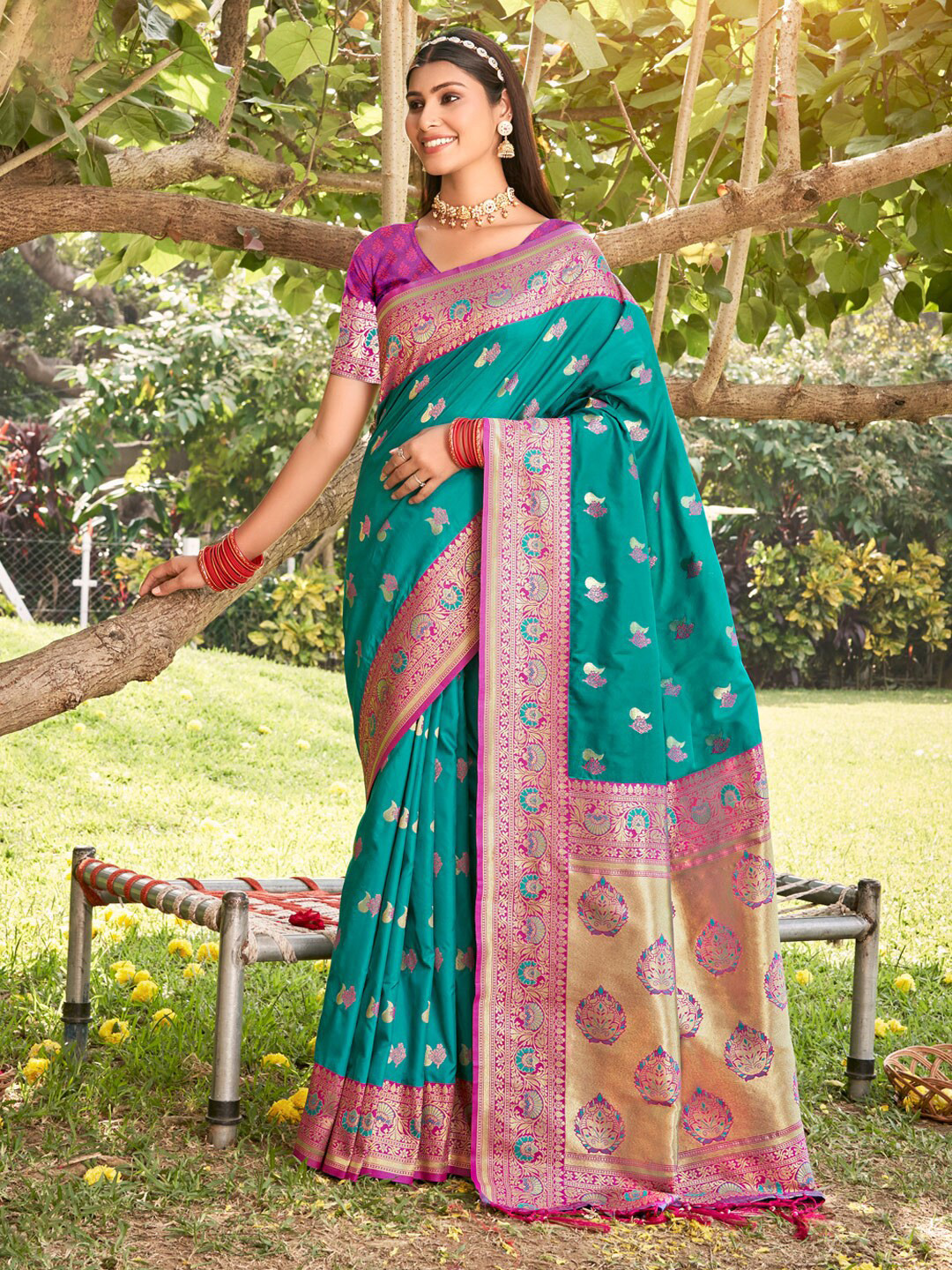 

SANGAM PRINTS Ethnic Motifs Woven Design Zari Saree, Sea green