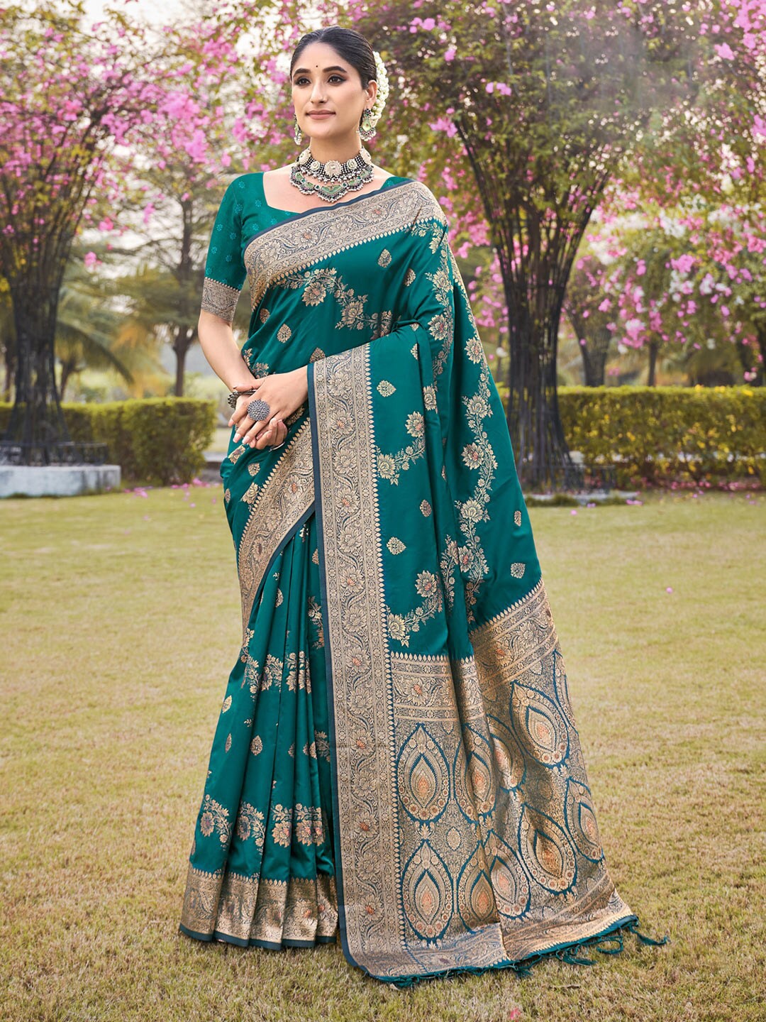 

SANGAM PRINTS Floral Woven Design Zari Banarasi Saree, Teal