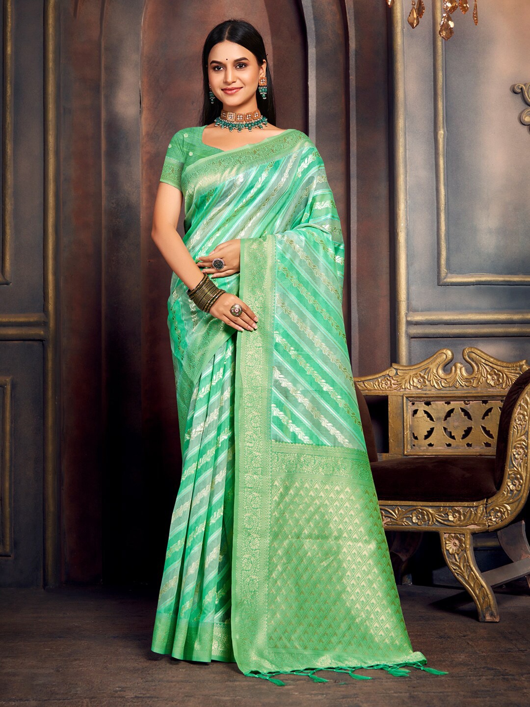 

SANGAM PRINTS Woven Design Zari Saree, Green