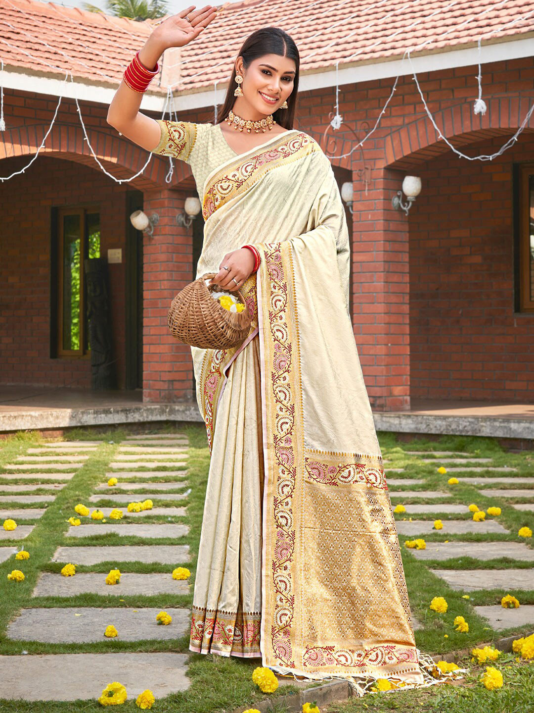 

SANGAM PRINTS Ethnic Motifs Woven Design Zari Kanjeevaram Saree, White