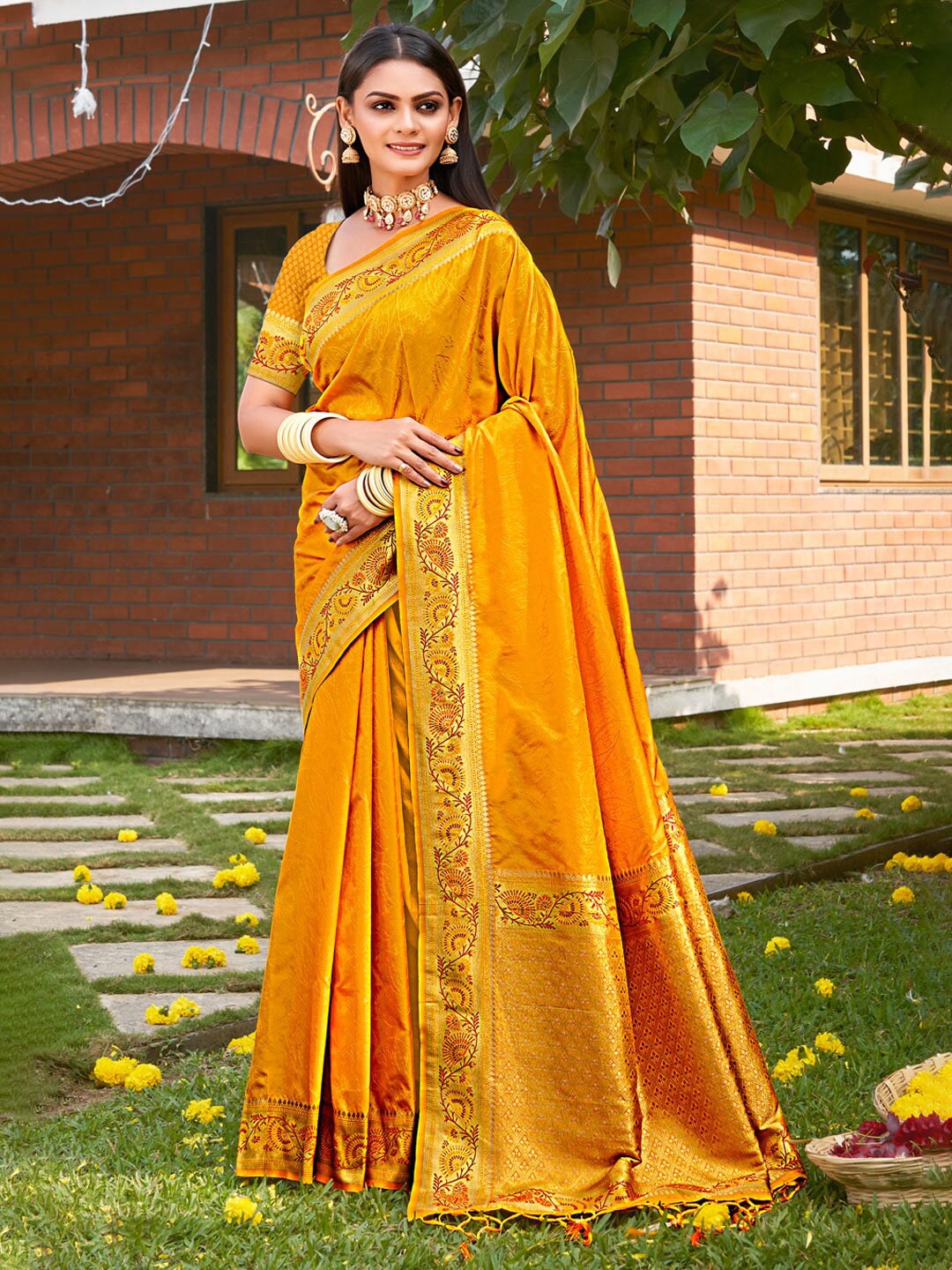 

SANGAM PRINTS Ethnic Motifs Woven Design Zari Kanjeevaram Saree, Yellow
