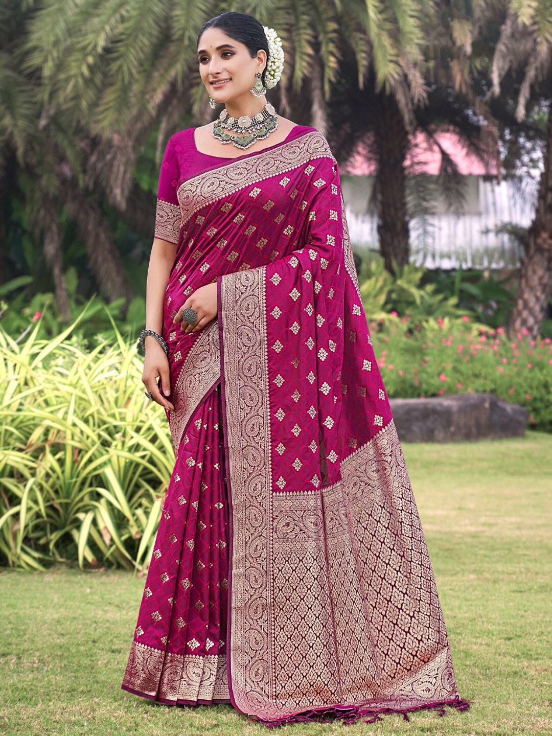

SANGAM PRINTS Ethnic Motifs Woven Design Zari Kanjeevaram Saree, Magenta