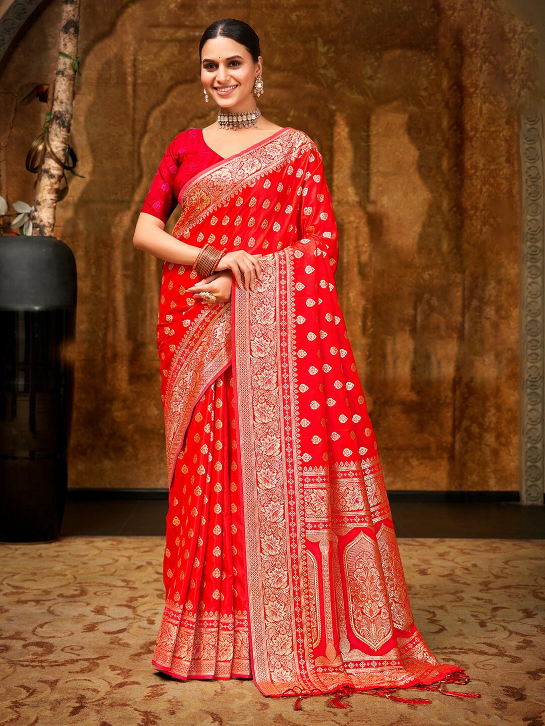 

SANGAM PRINTS Ethnic Motifs Woven Design Zari Banarasi Saree, Red