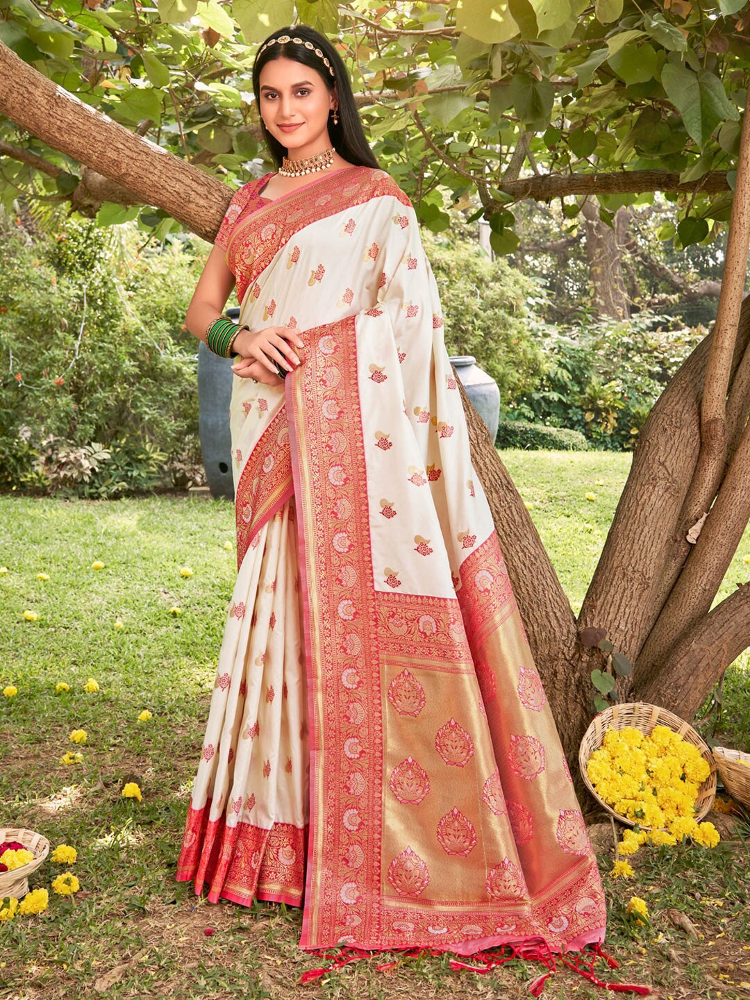 

SANGAM PRINTS Ethnic Motifs Woven Design Zari Saree, White