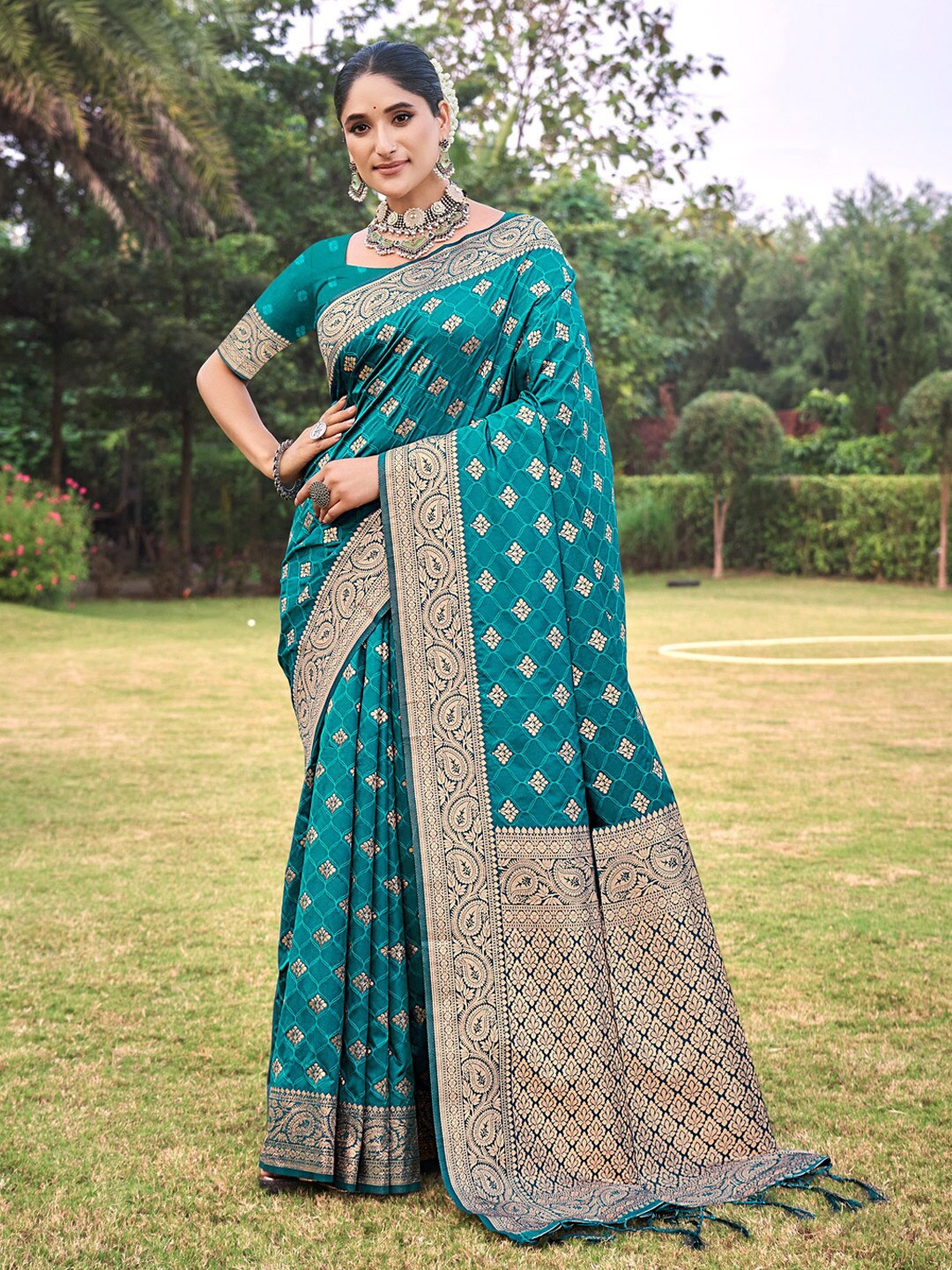 

SANGAM PRINTS Ethnic Motifs Woven Design Zari Kanjeevaram Saree, Sea green