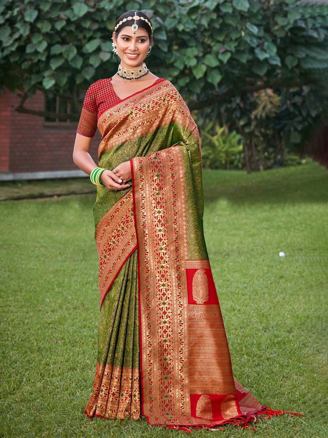 

SANGAM PRINTS Ethnic Motifs Woven Design Zari Kanjeevaram Saree, Green