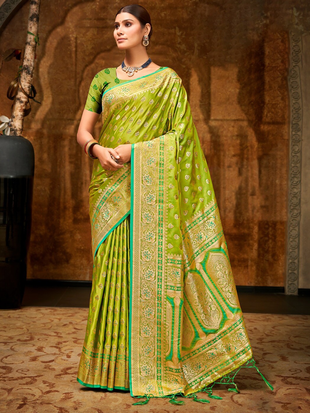 

SANGAM PRINTS Ethnic Motifs Woven Design Zari Banarasi Saree, Green