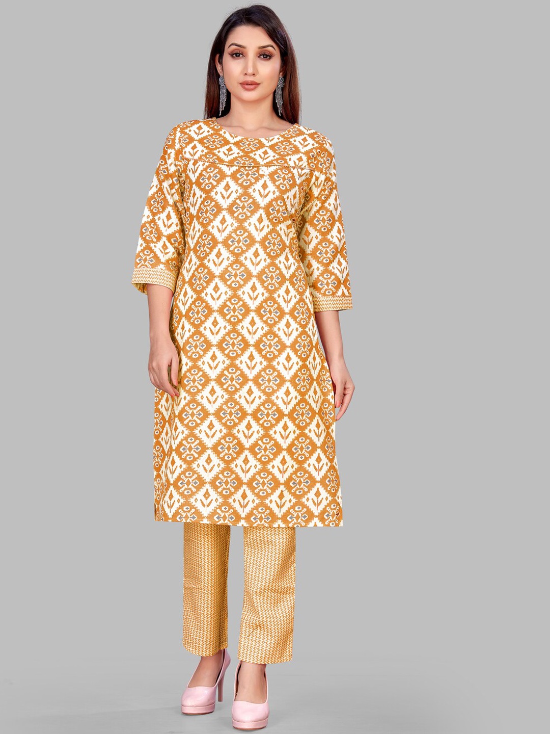 

SUNDARNAARI Ethnic Motifs Printed Gotta Patti Straight Kurta With Trousers, Yellow