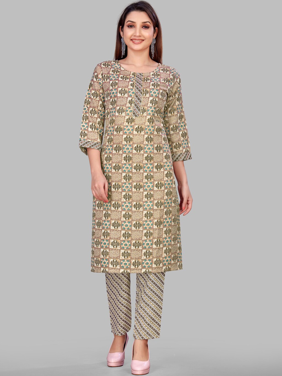 

SUNDARNAARI Ethnic Motifs Printed Gotta Patti Straight Kurta With Trouser, Brown