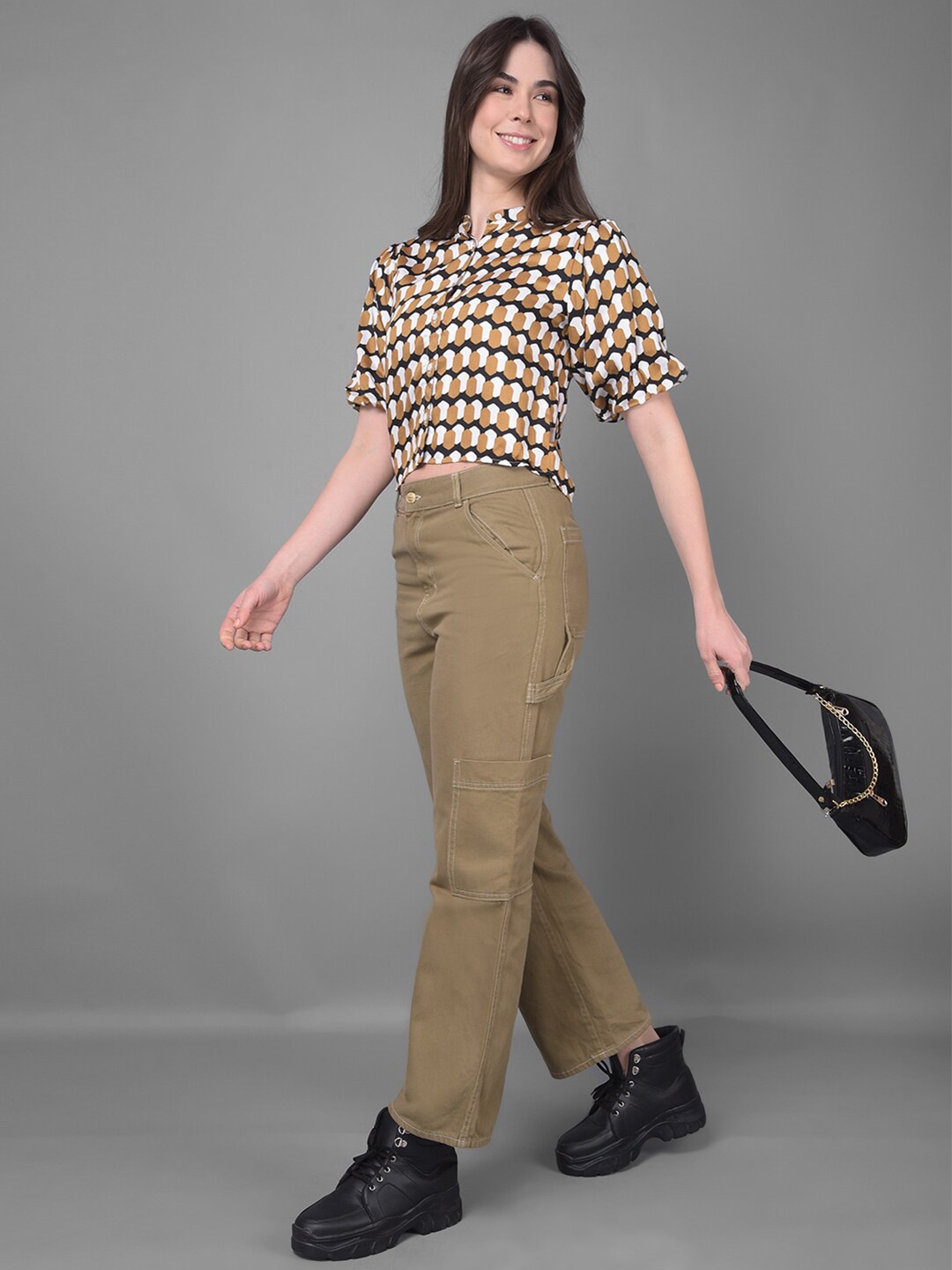 

Crimsoune Club Geometric Print Shirt Style Crop Top, Brown