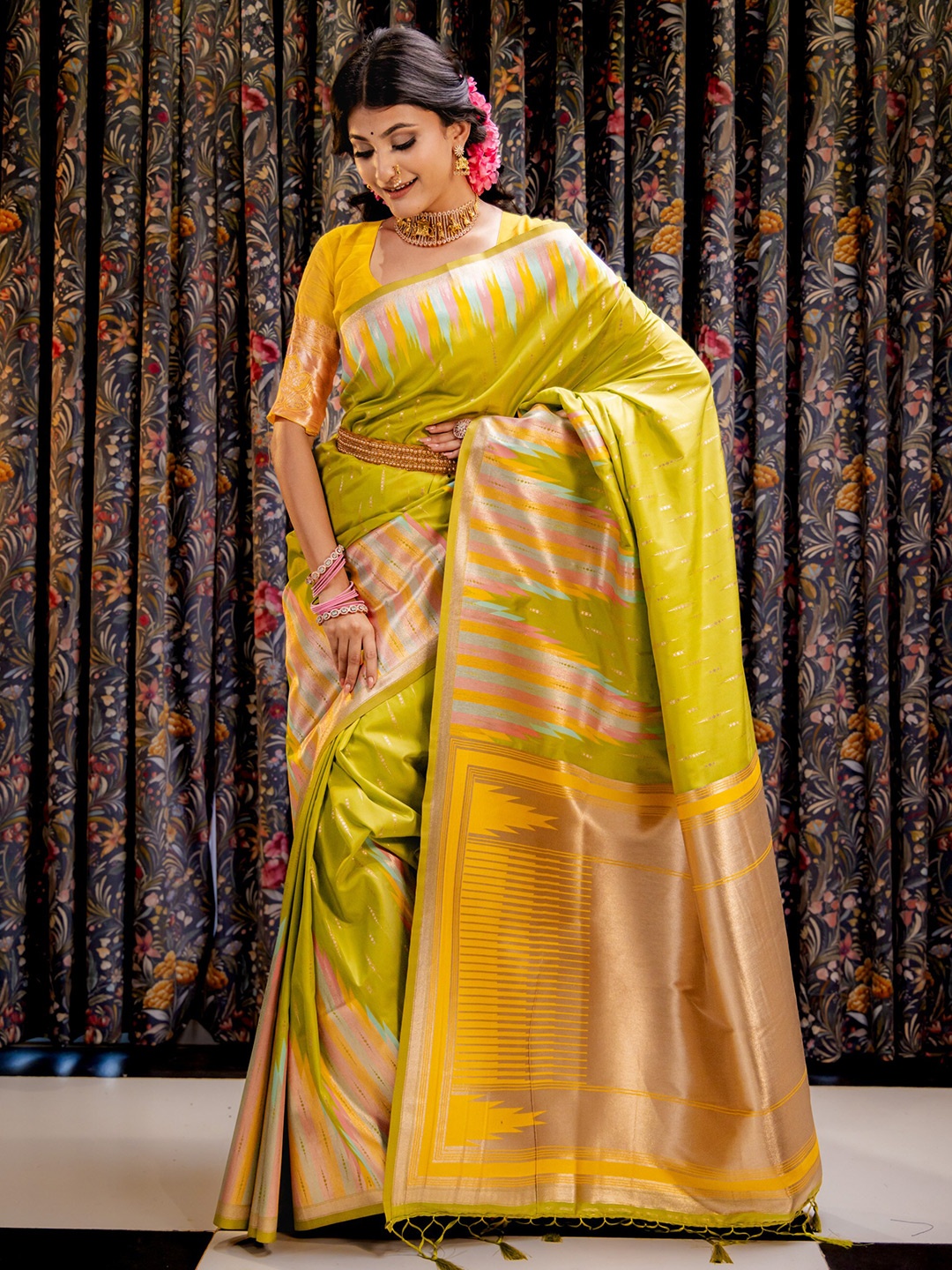 

MIMOSA Striped Woven Design Zari Art Silk Kanjeevaram Saree, Lime green
