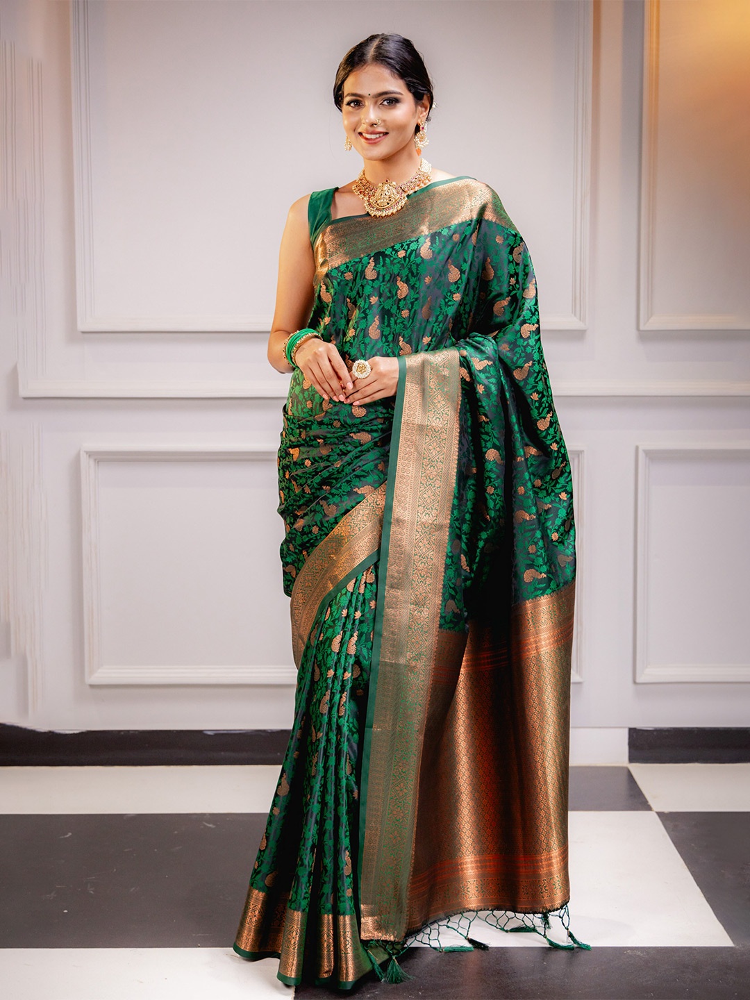 

MIMOSA Ethnic Motifs Woven Design Zari Art Silk Kanjeevaram Saree, Green