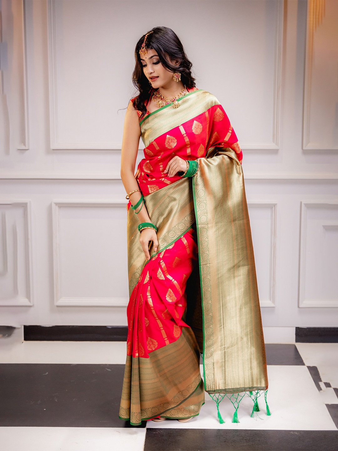 

MIMOSA Ethnic Motifs Woven Design Zari Art Silk Kanjeevaram Saree, Red