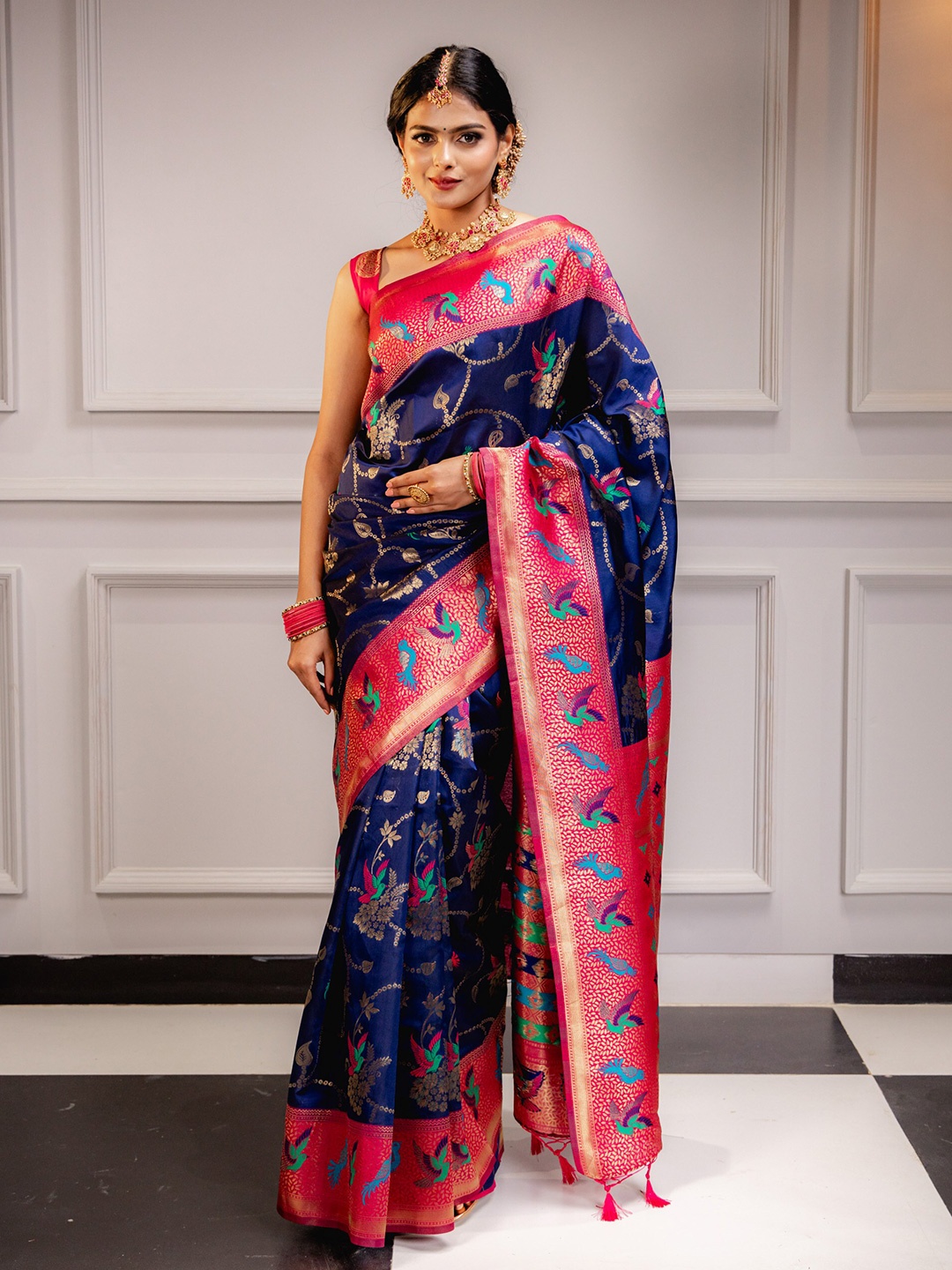 

MIMOSA Floral Zari Art Silk Kanjeevaram Saree, Navy blue