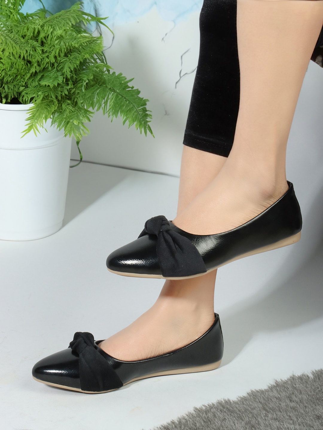 

ICONICS Pointed Toe Ballerinas, Black