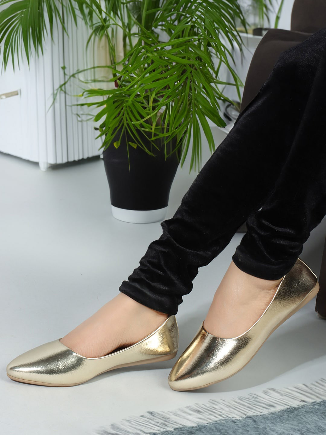 

ICONICS Pointed Toe Ballerinas, Gold