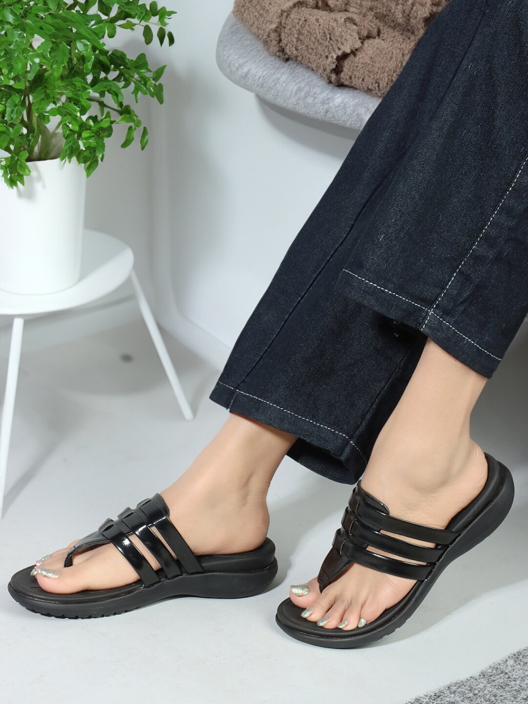

Carlton London Open Toe Textured Comfort Heels, Black