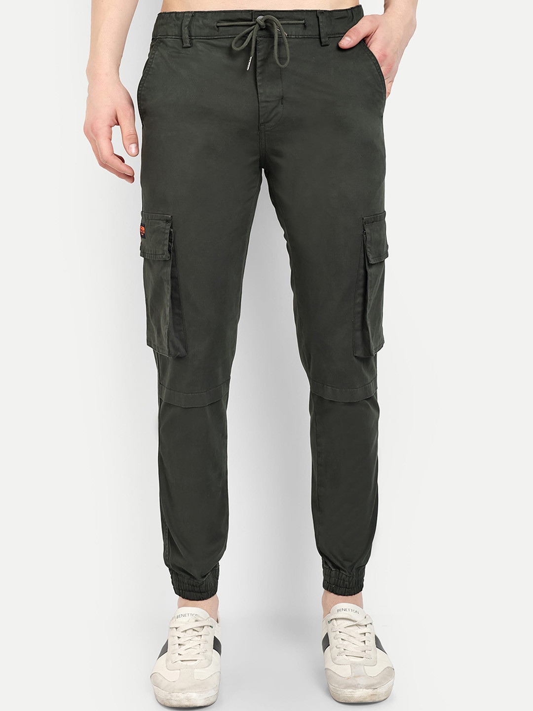 

CARBONN CLOTH Men Flat-Front Regular Fit Mid-Rise Cargos Trousers, Green
