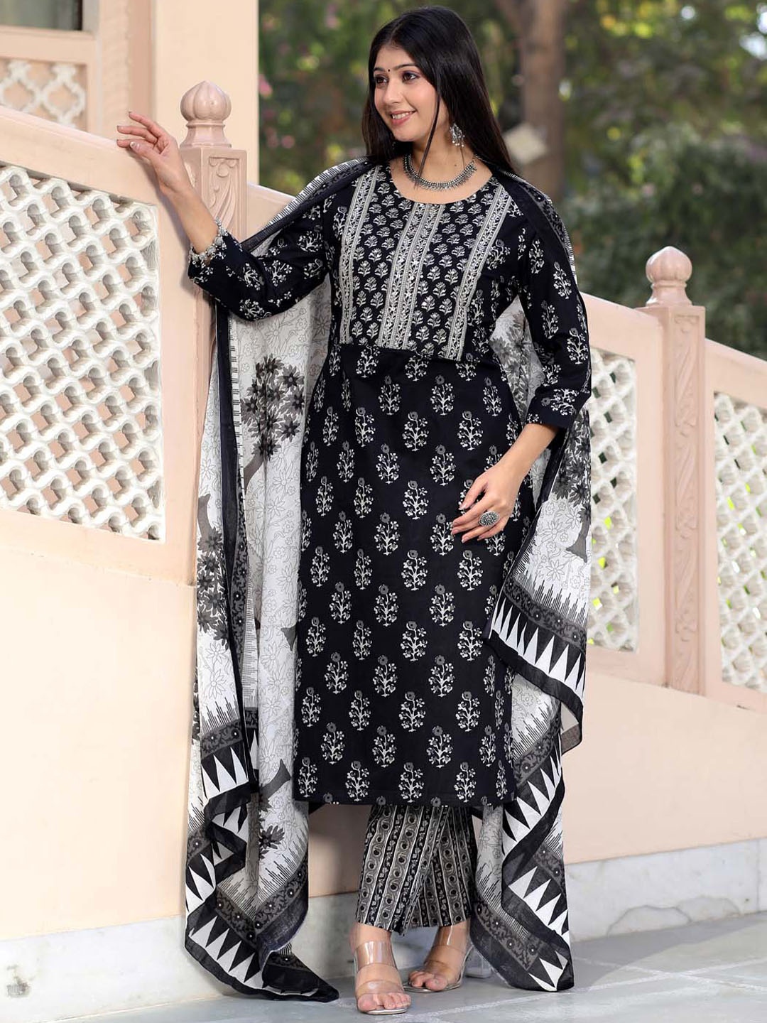 

Meena Bazaar Floral Printed Straight Kurta with Trousers & With Dupatta, Black