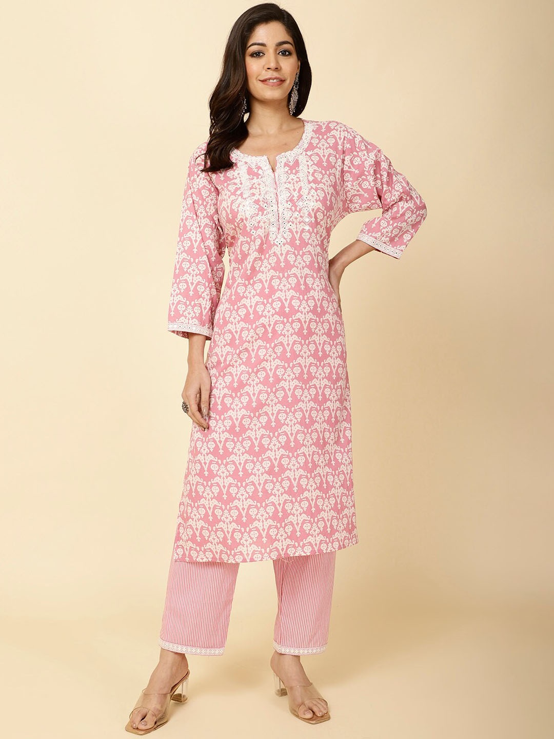 

Meena Bazaar Floral Printed Notch Neck Straight Kurta with Trousers, Pink