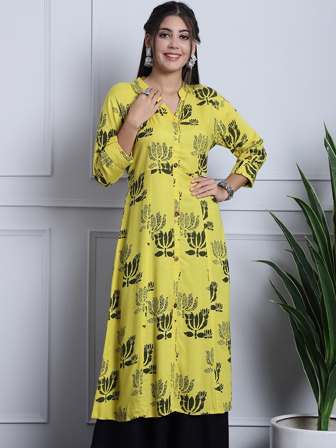 

Grancy Floral Printed Mandarin Collar Straight Kurta, Yellow