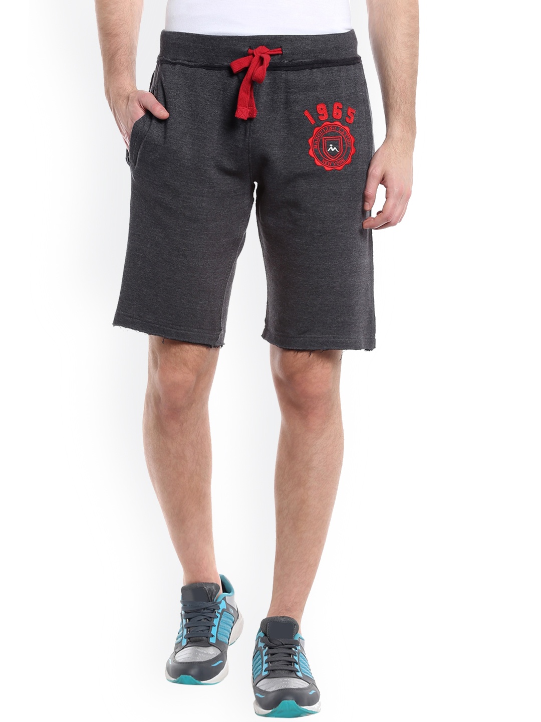

Masculino Latino Men Mid-Rise Cotton Shorts, Charcoal