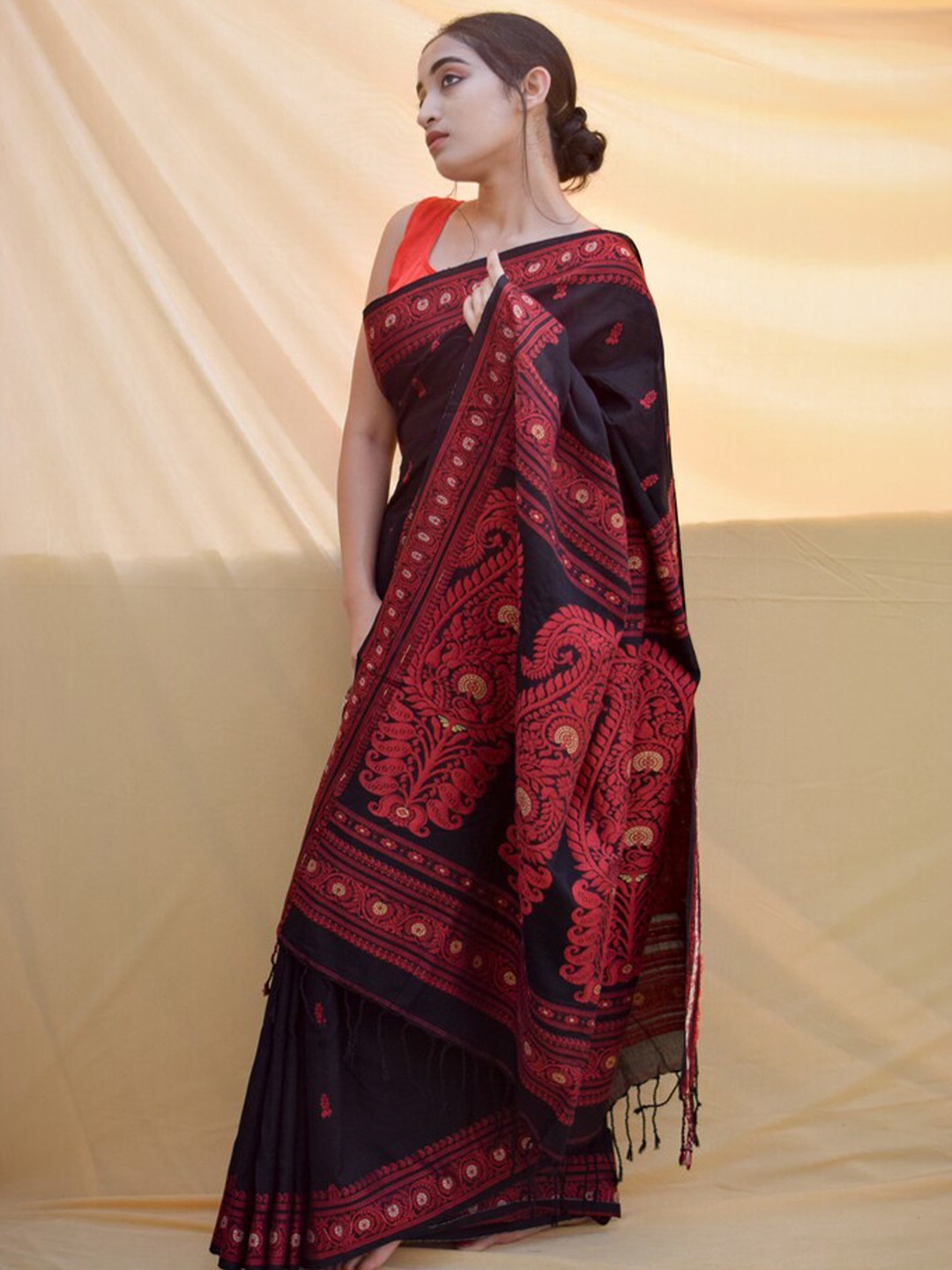 

RODDUR Ethnic Motifs Woven Design Pure Cotton Saree, Black