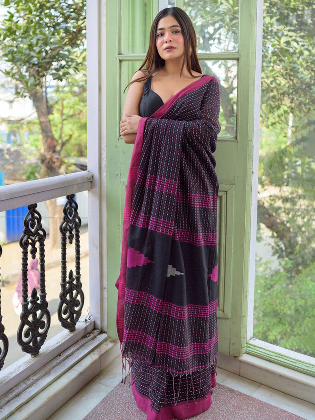 

RODDUR Striped Pure Cotton Saree, Black