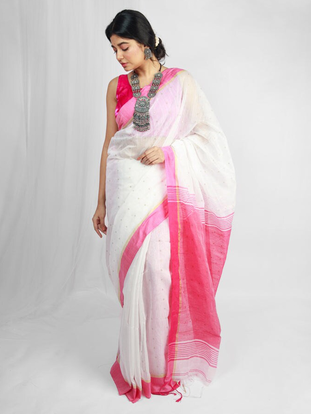 

RODDUR Woven Design Silk Cotton Saree, White