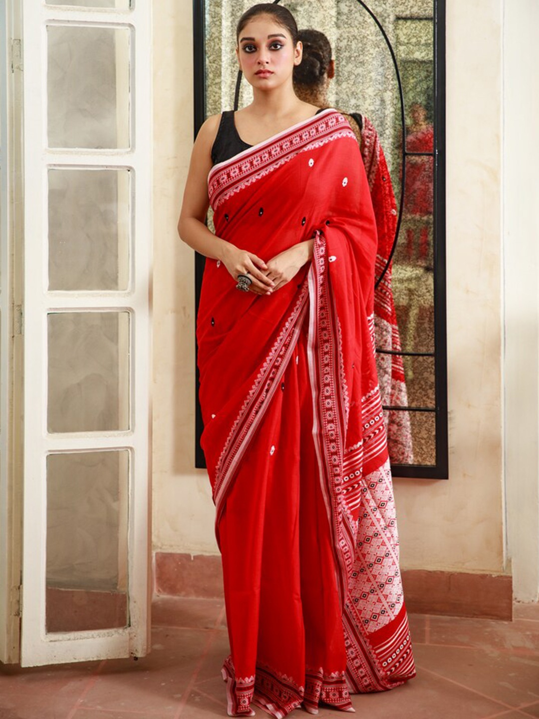 

RODDUR Ethnic Motifs Woven Design Pure Cotton Saree, Red