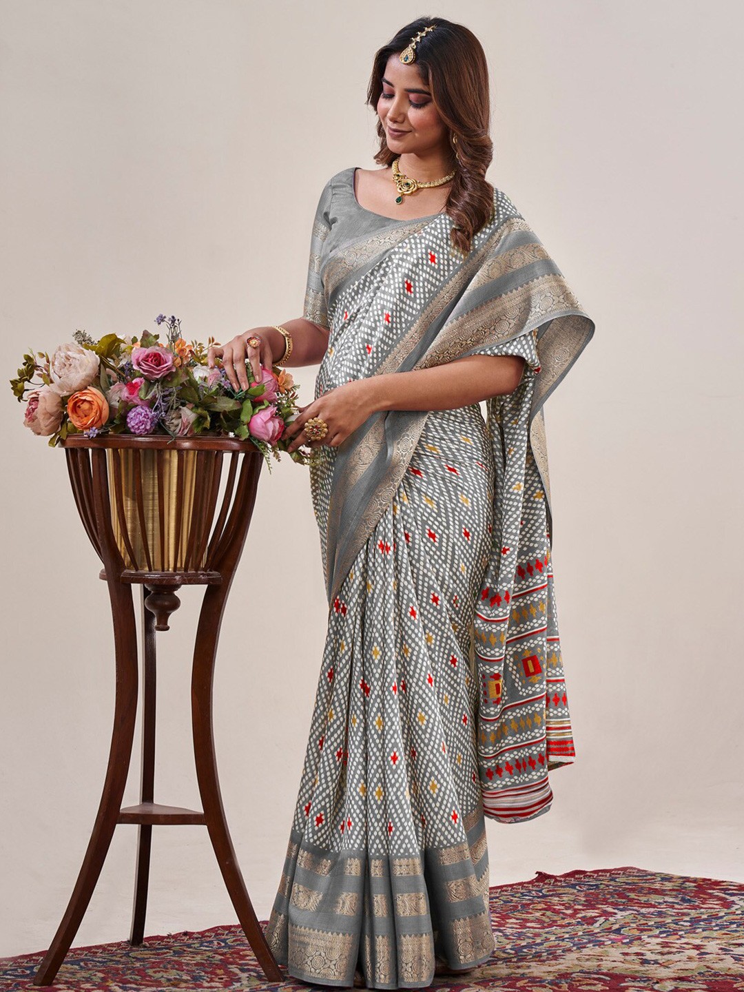 

Saree mall Zari Sungudi Saree, Grey