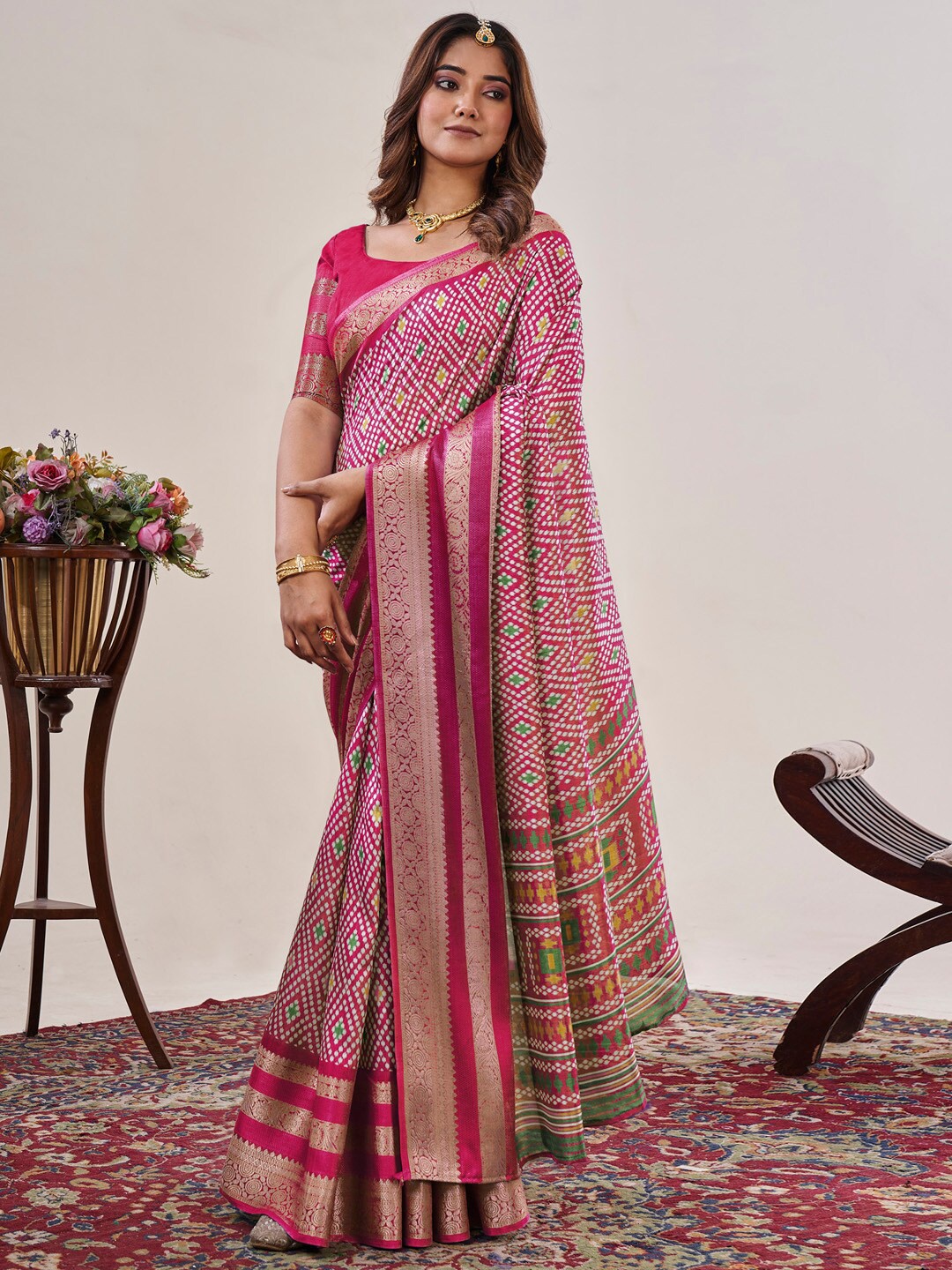 

Saree mall Ethnic Motifs Zari Sungudi Saree, Pink