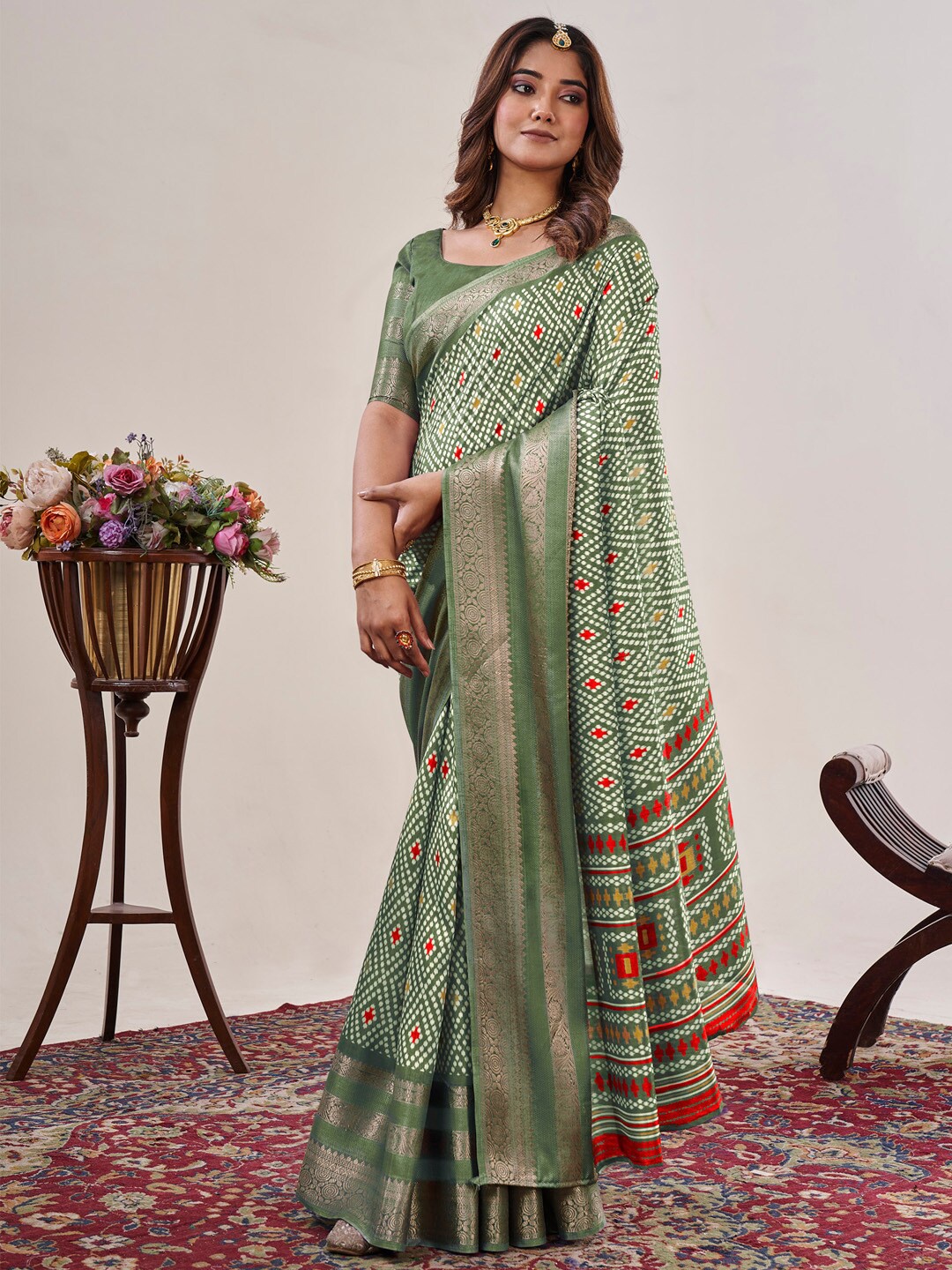 

Saree mall Ethnic Motifs Zari Sungudi Saree, Green