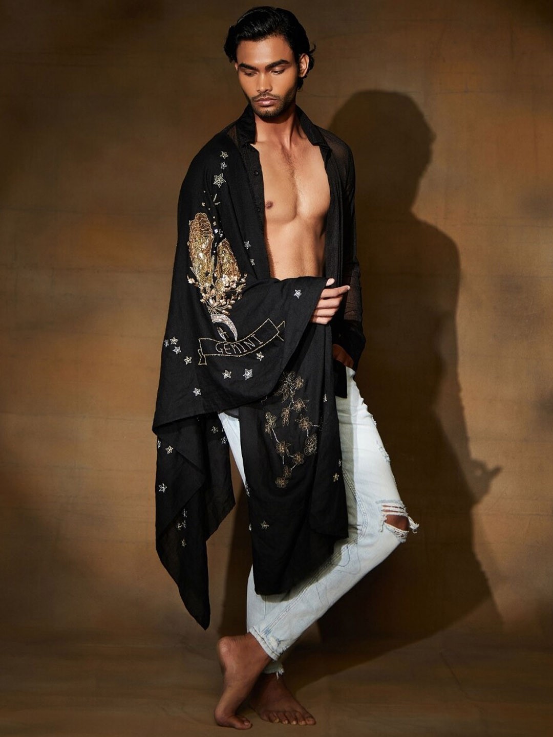 

DUSALA INDIA Unisex Gemini Embroidered Wool Shawl, Black