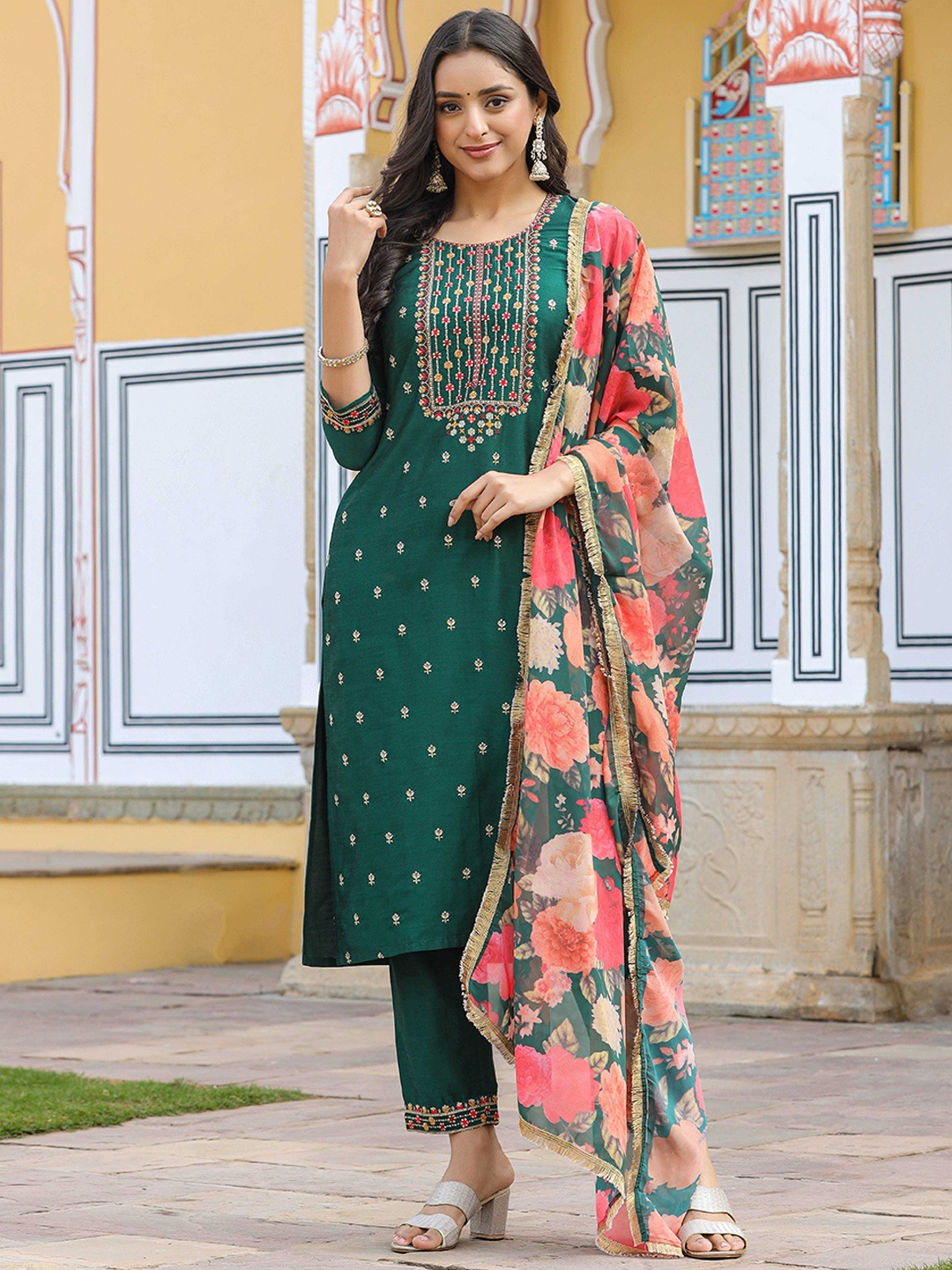 

KALINI Ethnic Motifs Embroidered Sequinned Straight Kurta With Trouser & Dupatta, Green