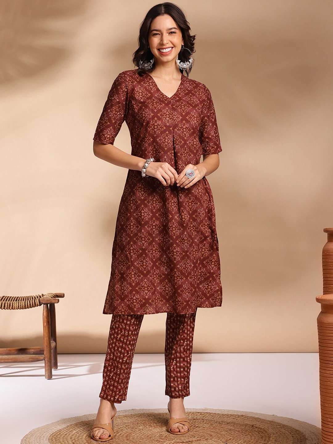 

Anouk Abstract Printed Pleated V-Neck Three-Quarter Sleeves Pure Cotton Kurta Set, Brown