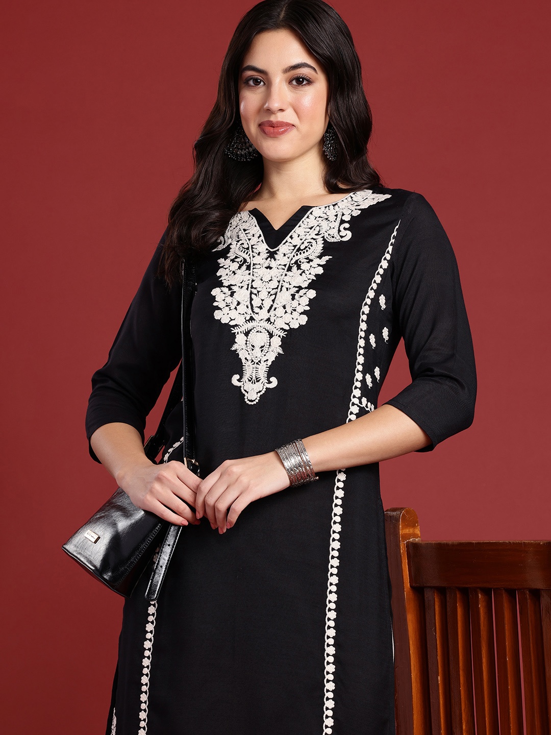 

Anouk Women Floral Embroidered Thread Work Kurta, Black