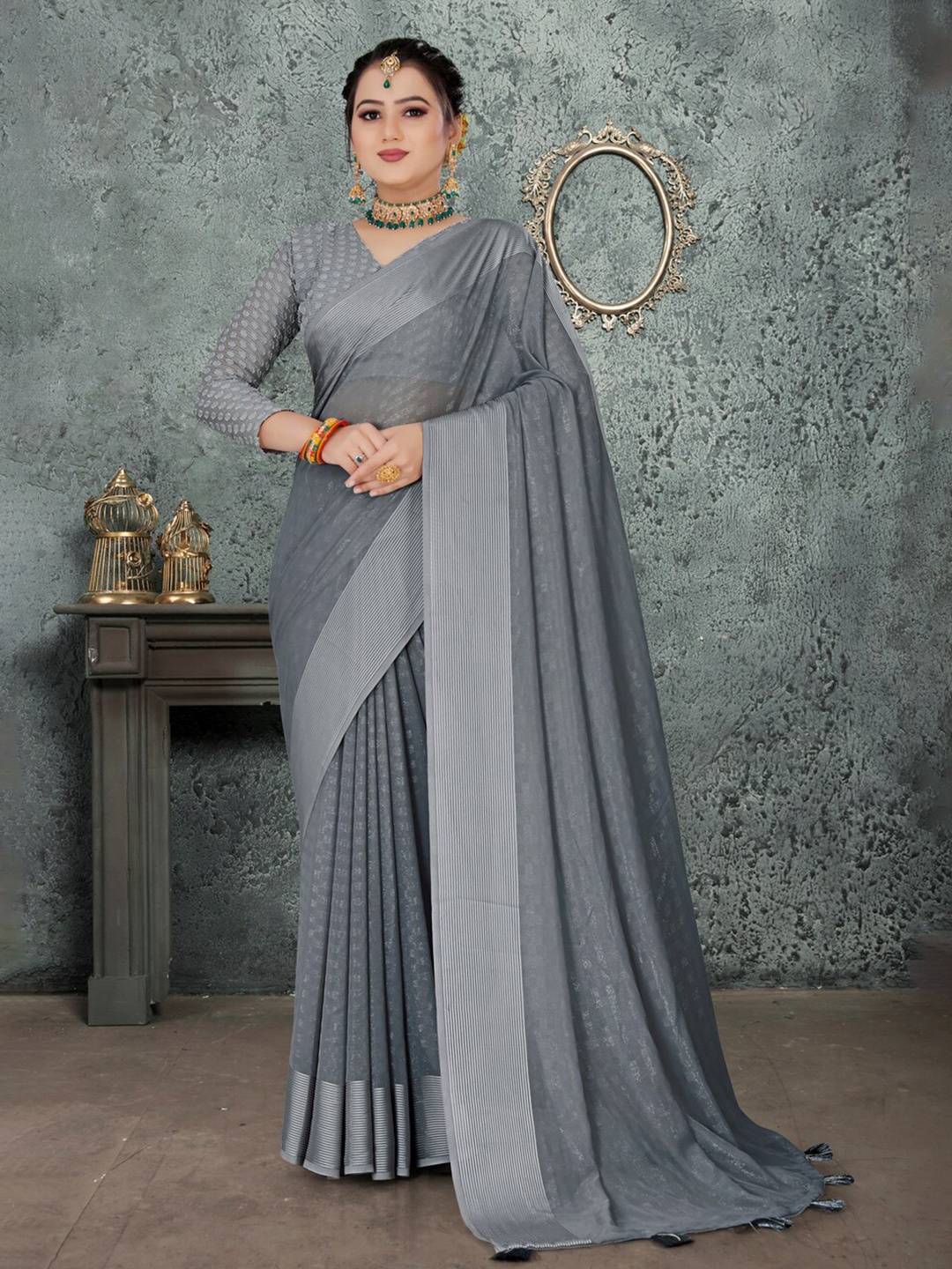 

K 5 Fashion Woven Design Checked Saree With Tassels, Grey