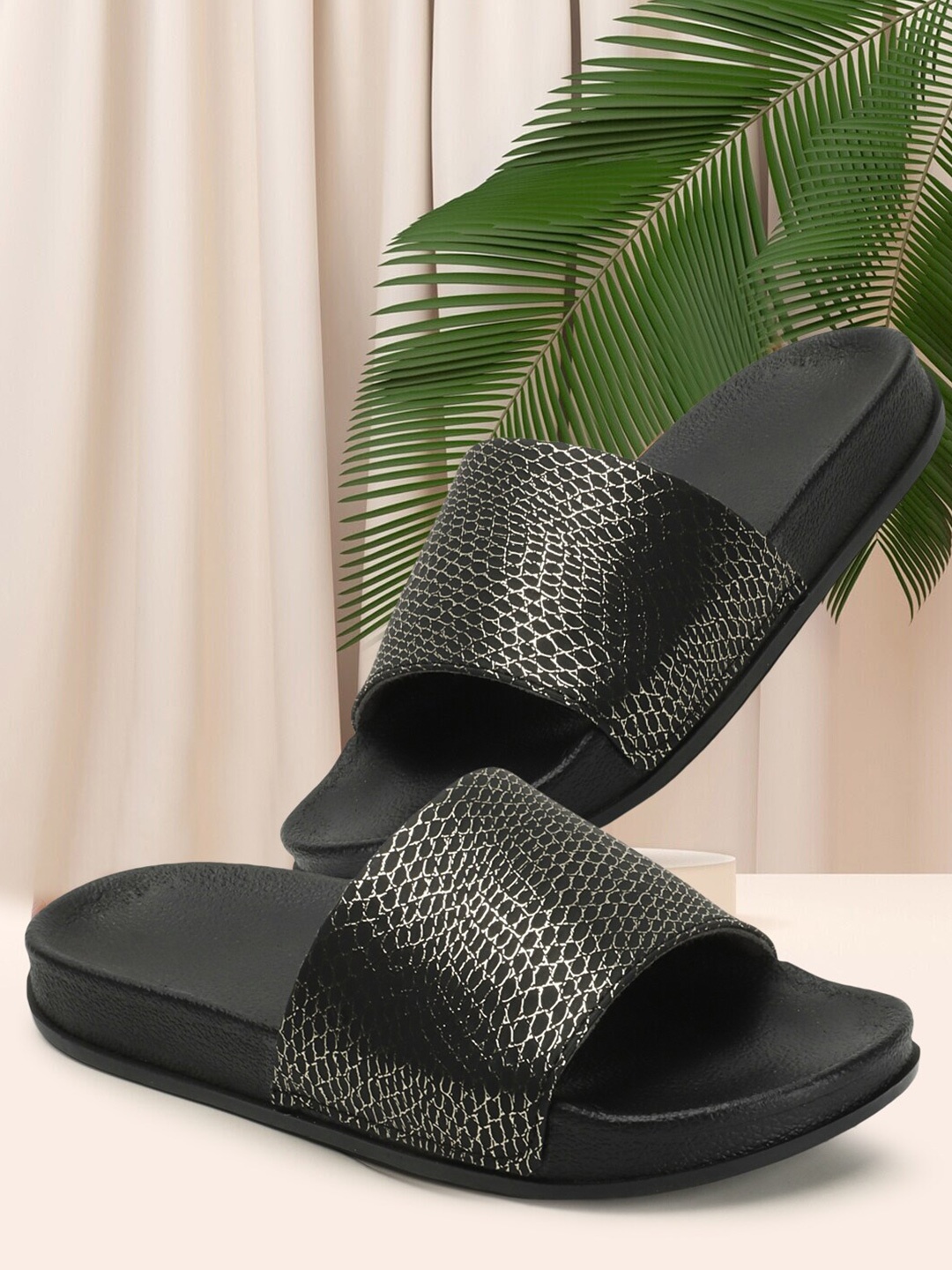 

Colo Women Printed Sliders, Black