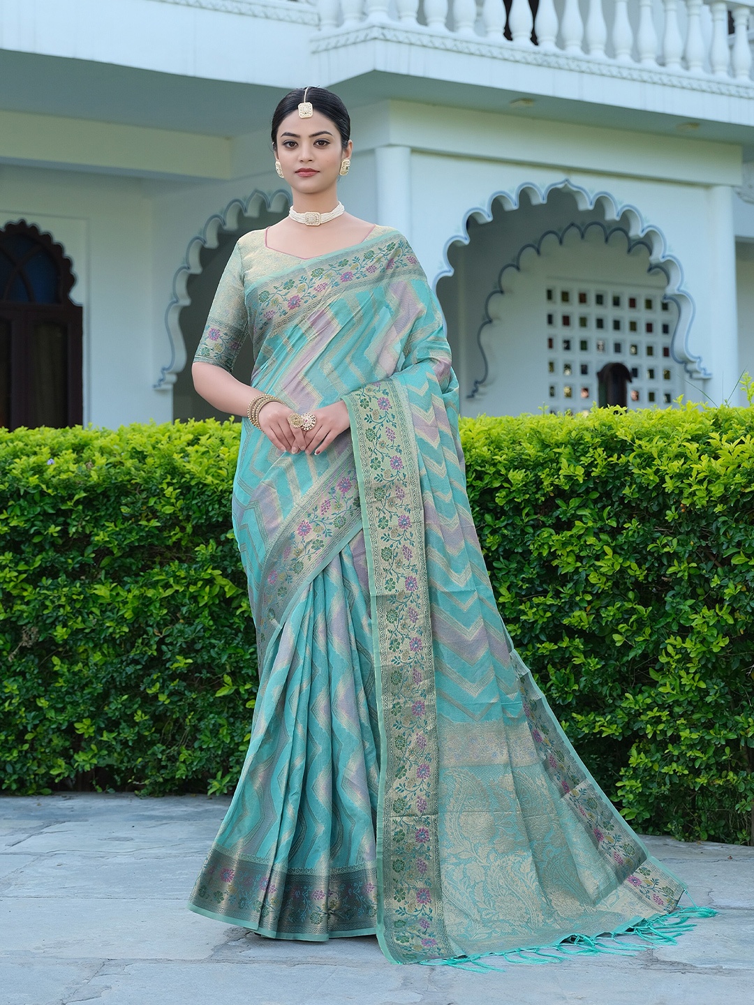 

Jinal & Jinal Geometric Woven Design Zari Organza Saree, Blue