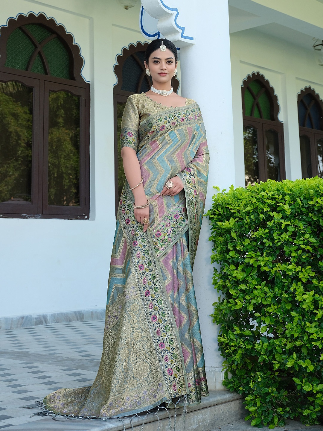 

Jinal & Jinal Ethnic Motifs Woven Design Zari Organza Saree, Grey